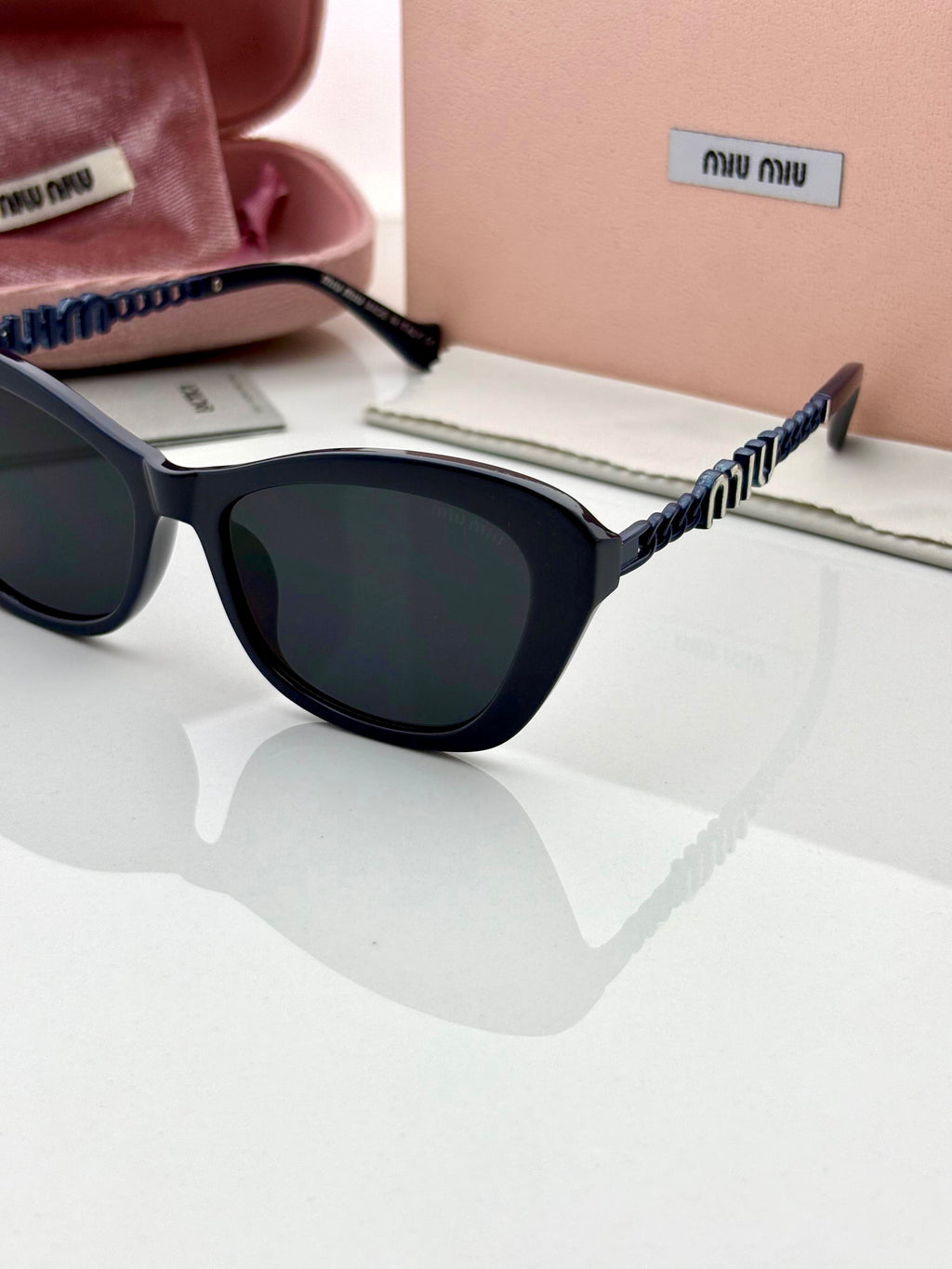 Miu Miu Sunglass