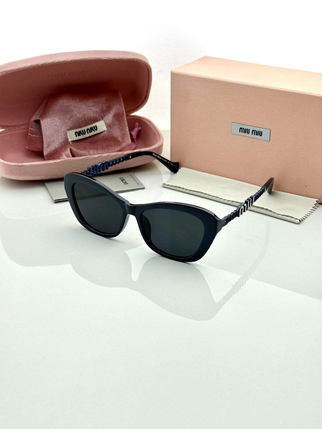 Miu Miu Sunglass