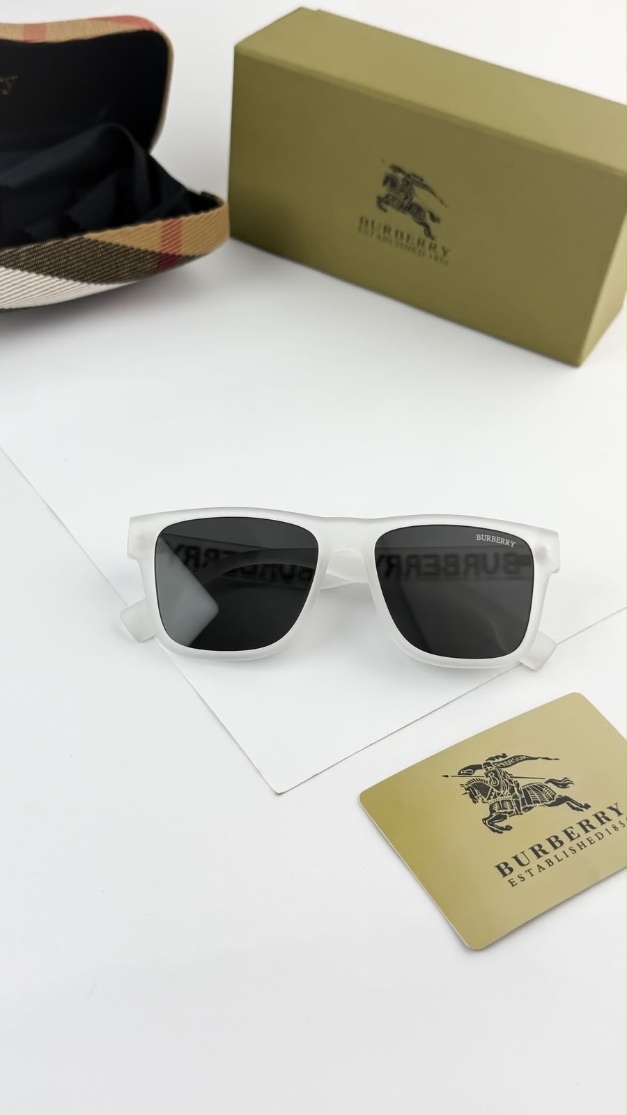 Burberry Sunglass