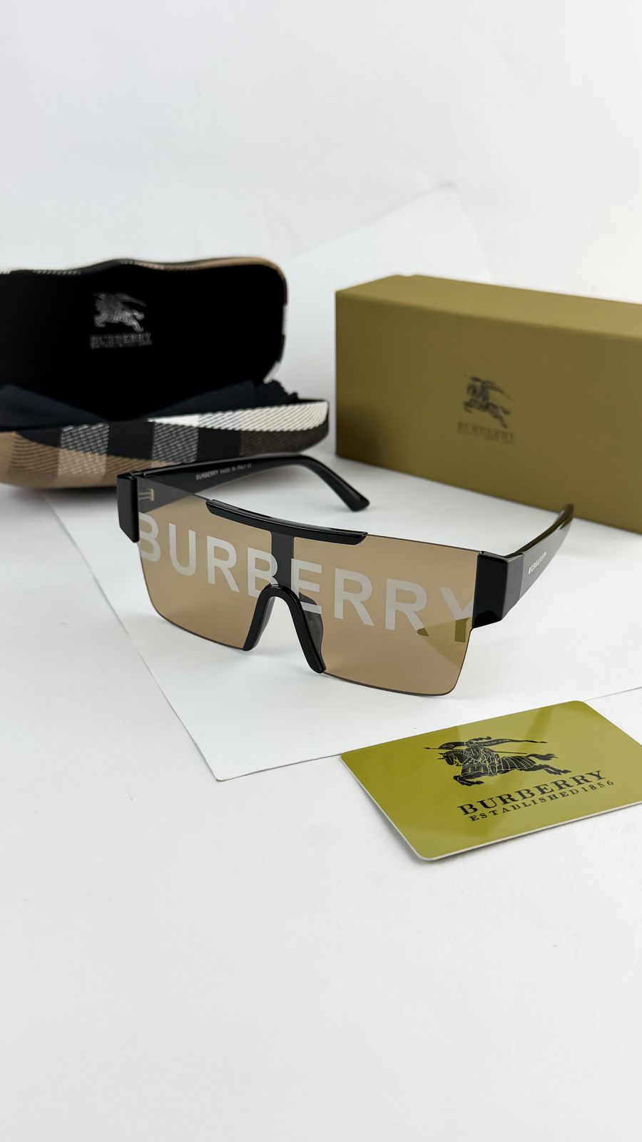 Burberry Sunglass
