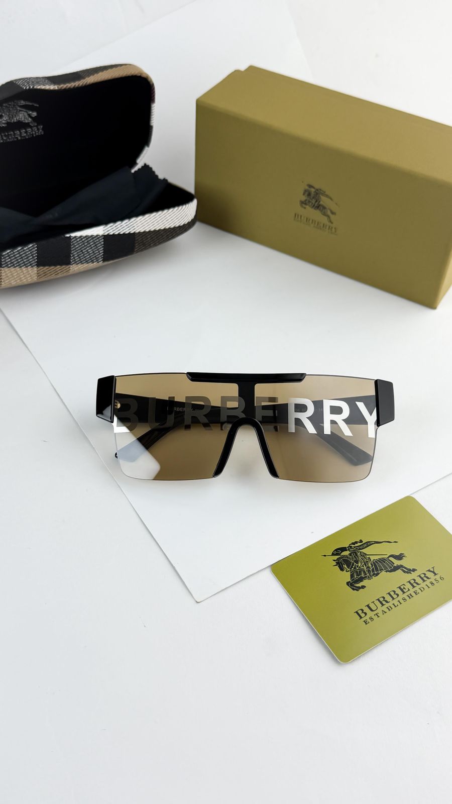 Burberry Sunglass