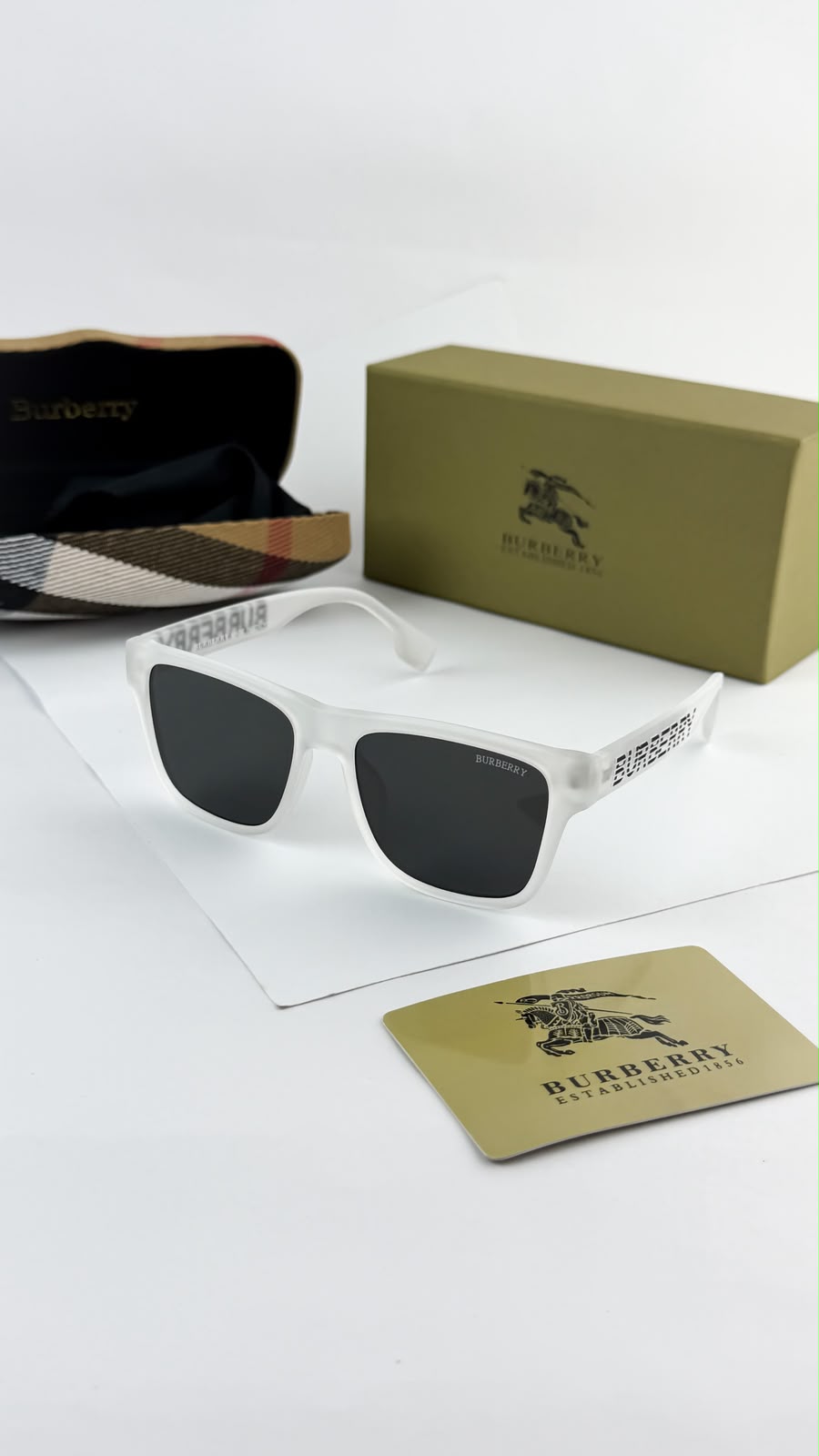 Burberry Sunglass