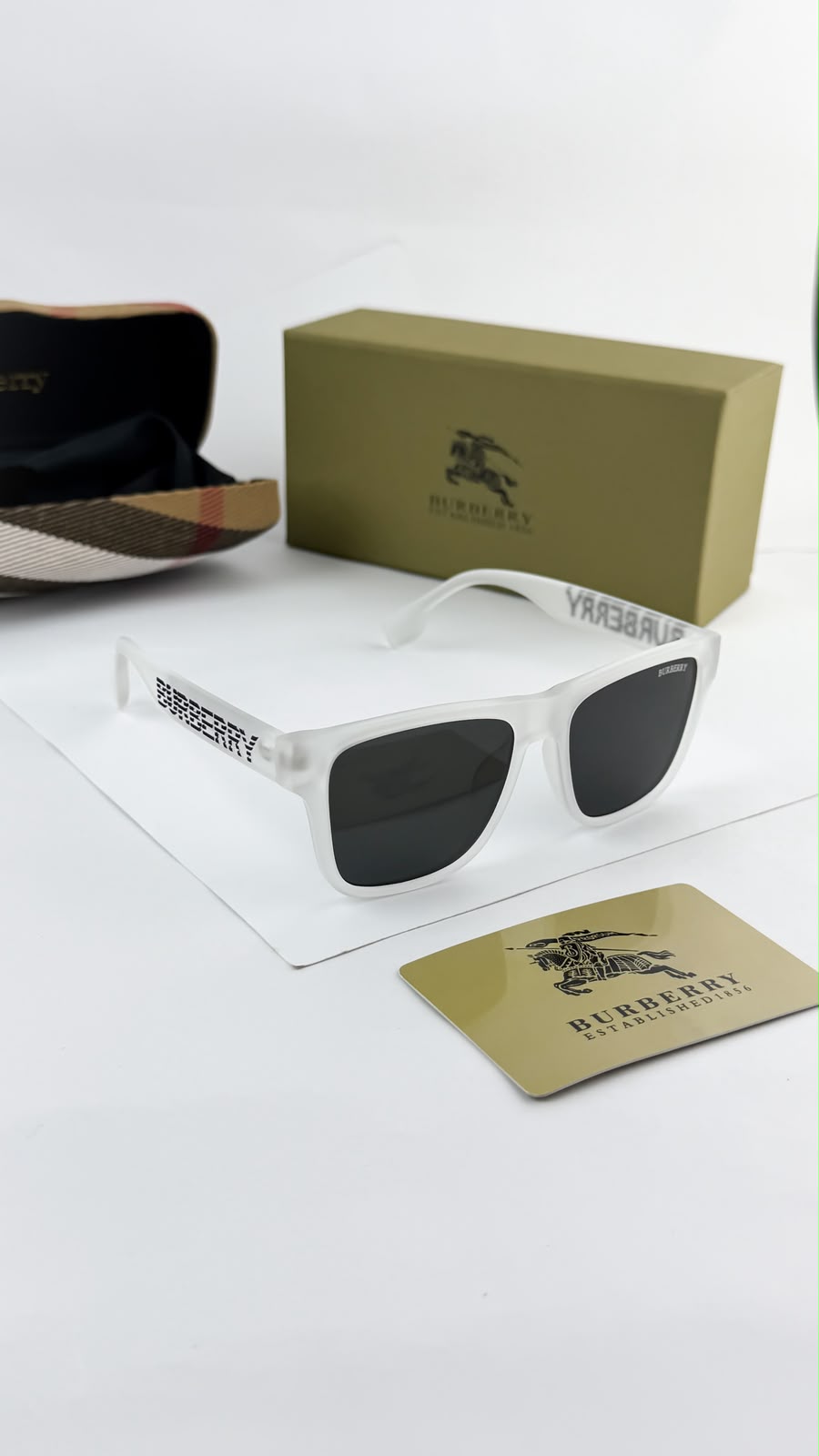Burberry Sunglass