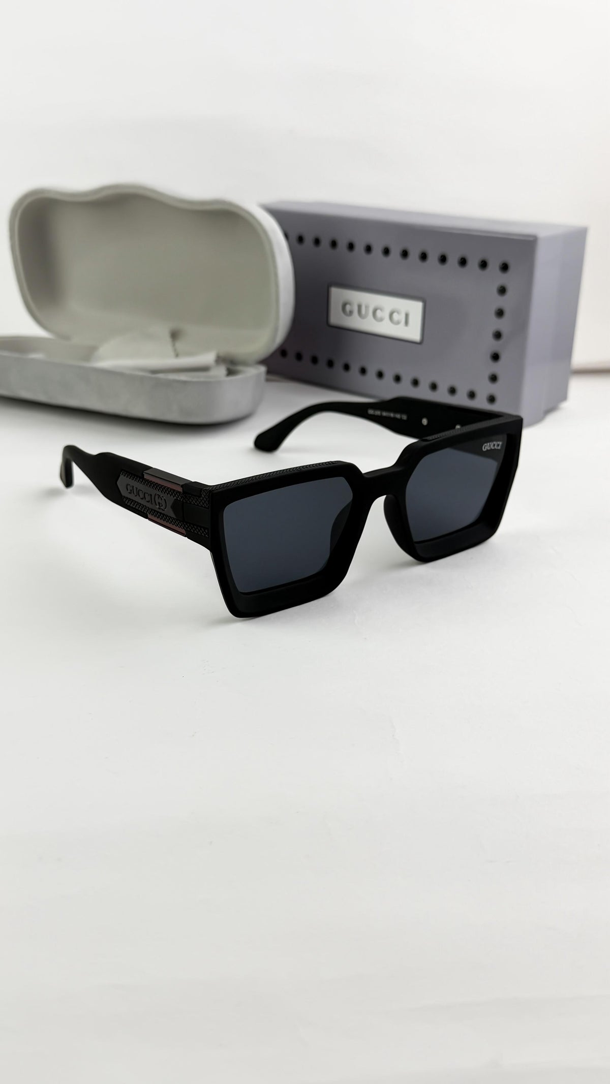 Gucci sunglass