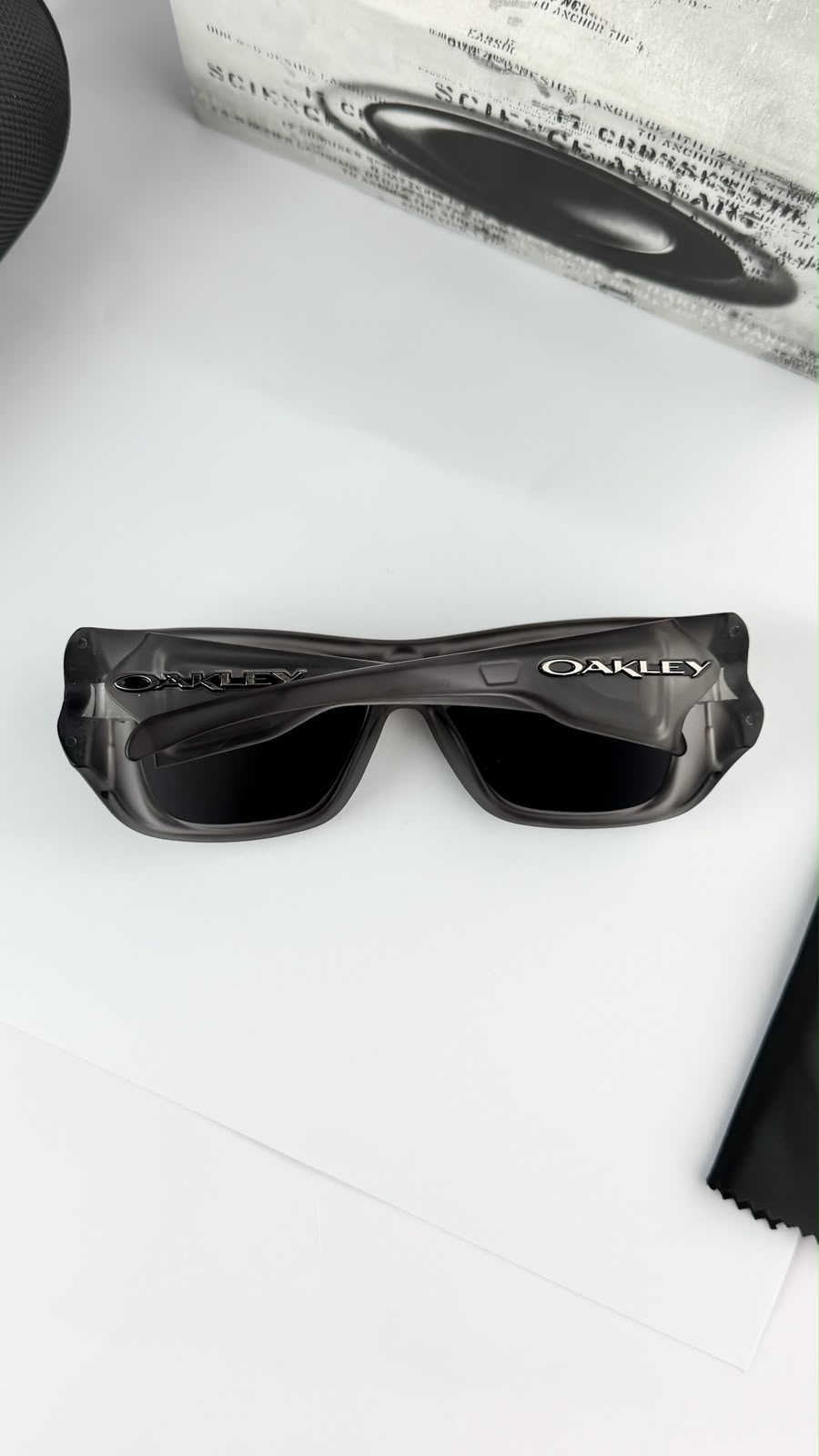 Oakley Sunglass